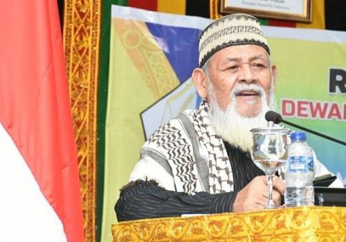 waled-nu-tausyiah-dalam-rapat-paripurna-hut-ke-20-bireuen (foto by Serambi Indonesia)